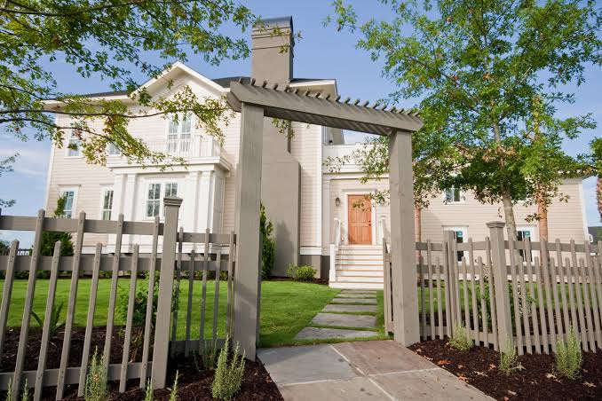 Creative Fence Ideas That Boost Curb Appeal and Security